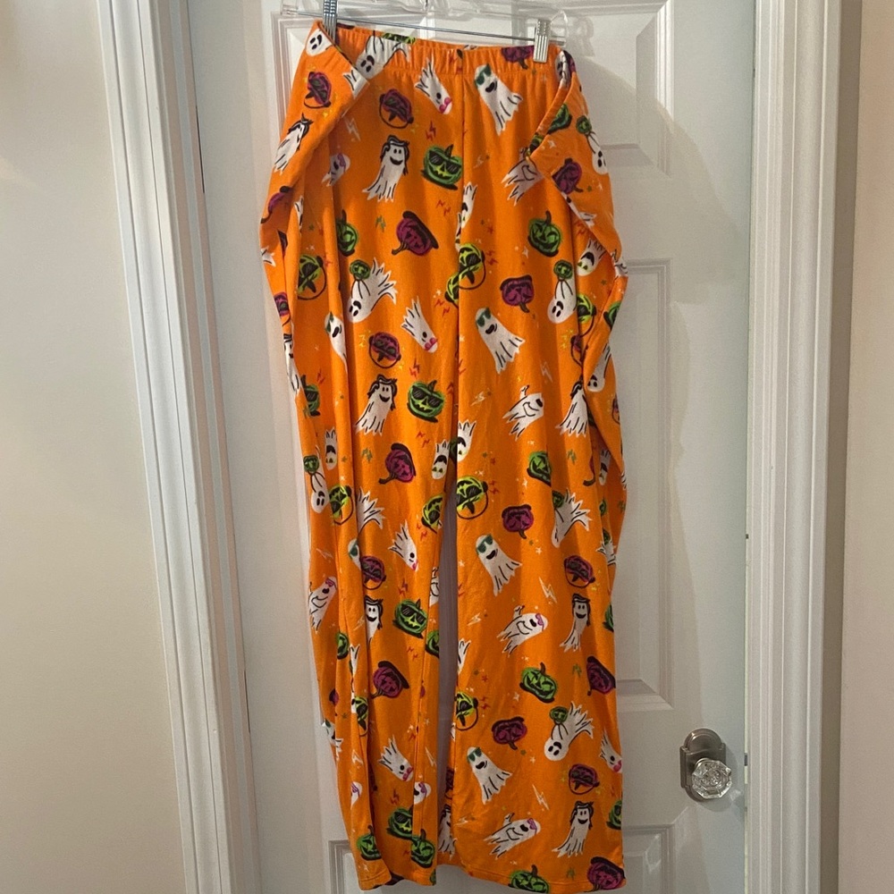 🧡 Women’s Halloween fleece pajama pants